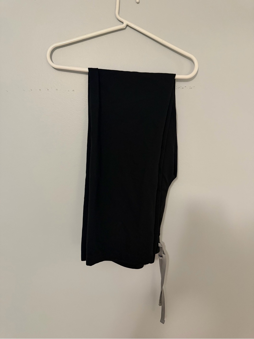 FIGS Black Technical Collection bottoms with Interior Label